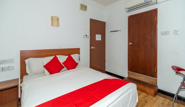 Super OYO 89847 Switz Paradise Hotel in Kota Kinabalu