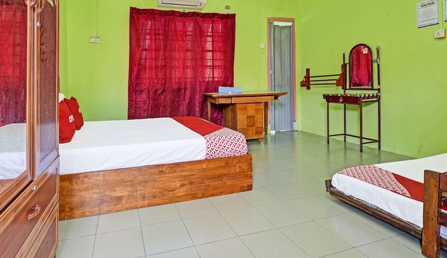 OYO 90278 Redzwan's Beach Resort