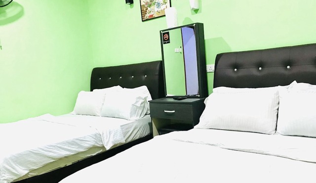 OYO Home 90330 Vvilla Motel