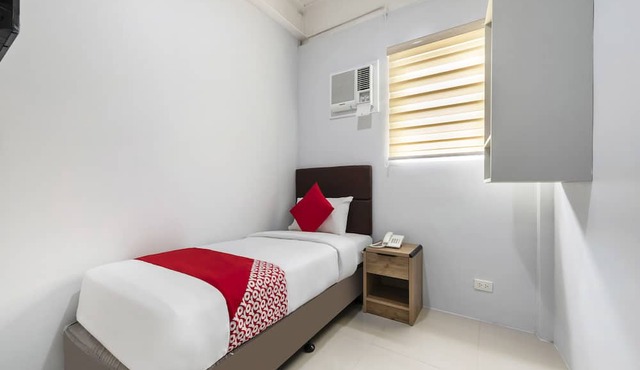 Super OYO 515 Finnex Hotel in Mandaluyong