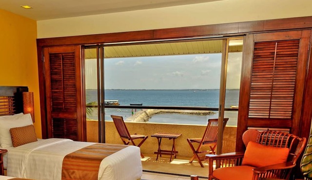 Costabella Tropical Beach Hotel in Lapu-Lapu