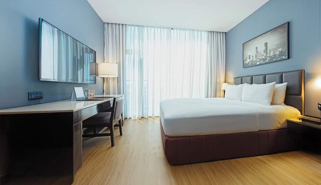 The B Hotel