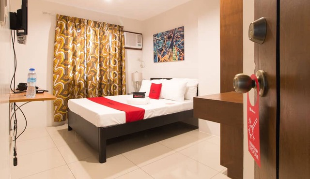 RedDoorz Plus @ Diola Villamonte Bacolod