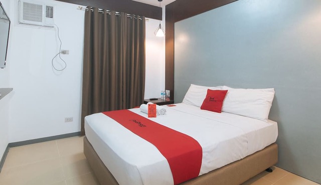 RedDoorz Plus @ EDSA Congressional in Quezon City