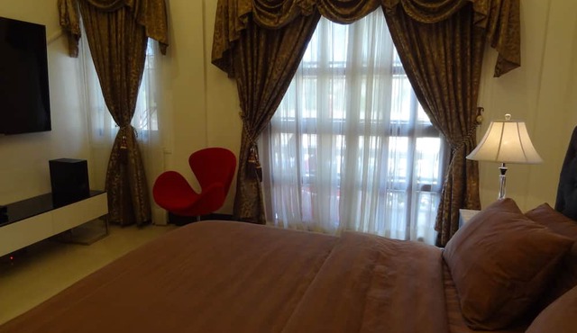 The Executive Villa Inn & Suites