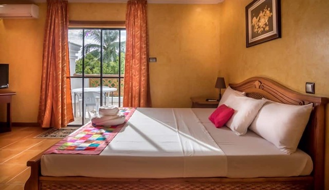 La Parola Orchids Beach Resort