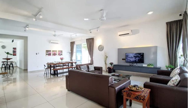 Lux Desaru Villa