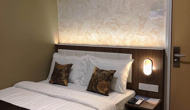 Red City Hotel