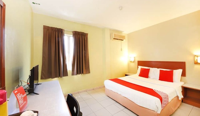 Super OYO 447 Comfort Hotel Meru