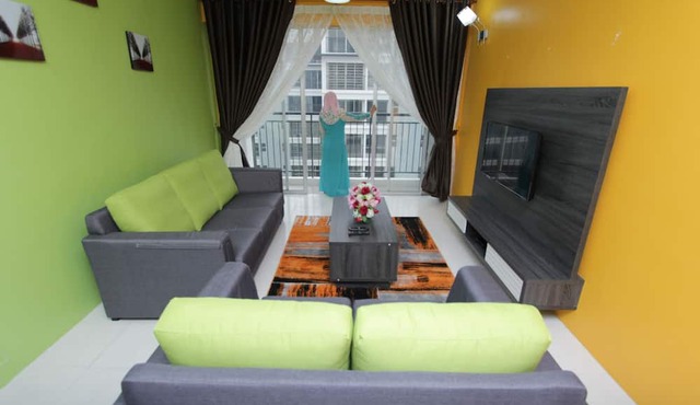 Homestay Casa Mewah at Hijauan Heights