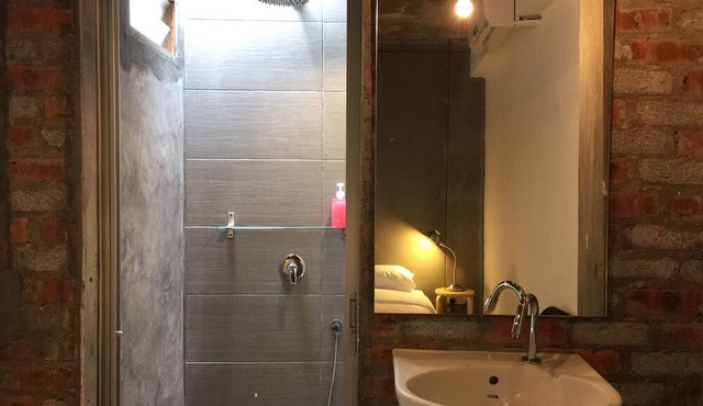 The Frame Guesthouse - Hostel in George Town