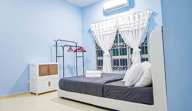 Modern Home at Kajang by HCK