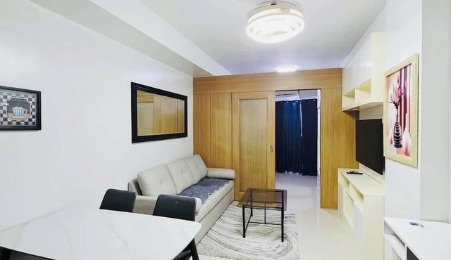Idyllic Apartment for Rent - Perfect for Short-term Stay Front of Mall of Asia in Pasay