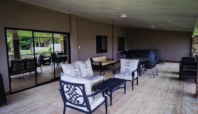 Earl's Villa