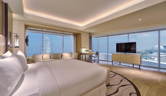 Conrad Manila in Pasay