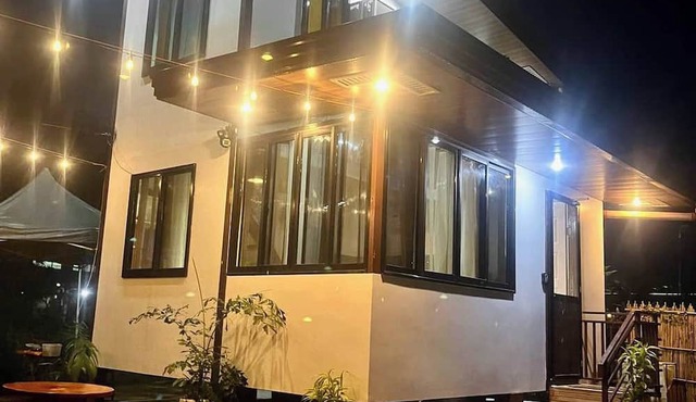 Bloomstone Urban Chill Cabin