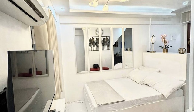 Budget Loft-type Condo in Uptown CDO