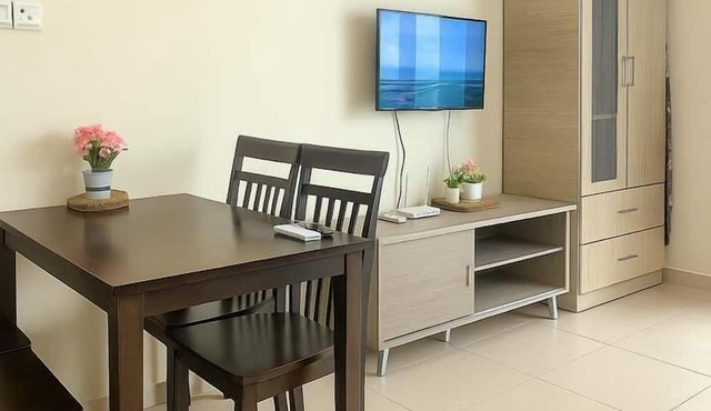 4PAX Studio NetfliX Free WIFI