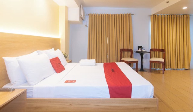 RedDoorz at LuxeLite Suites Makati in Makati