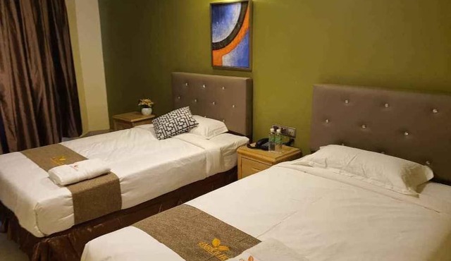 Enrich Hotel Setia Alam by uBook