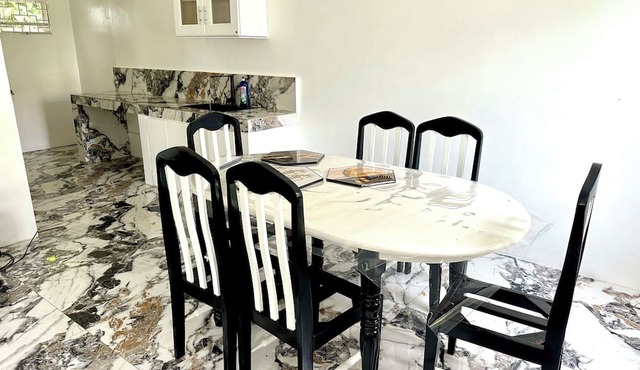 Elegant 4BR Home in Savannah with Garden