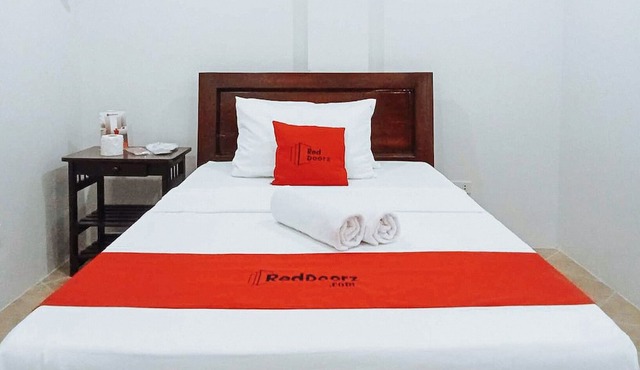Reddoorz @ David's Travellers Inn Cavite in General Trias