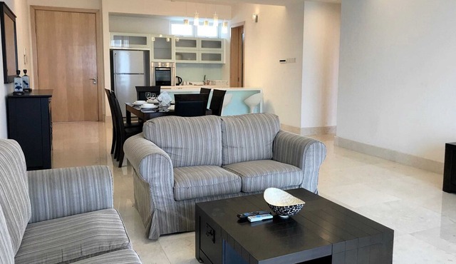 Stylish & Cozy 3BR EmbassyView Suite, FREE Parking in Wilayah Persekutuan