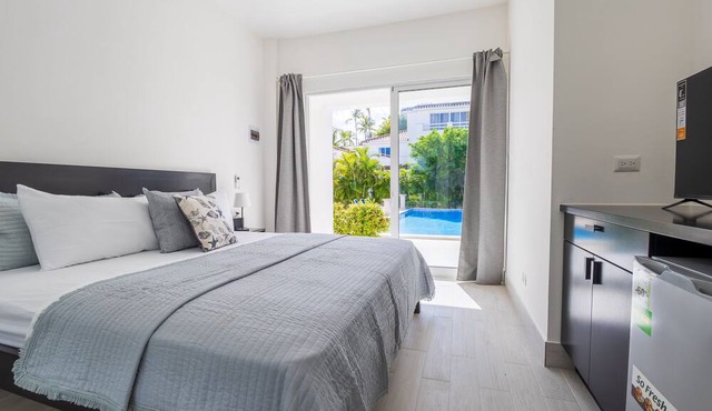 Beachfront 8BR Villa with Pool & Maid in Punta Cana
