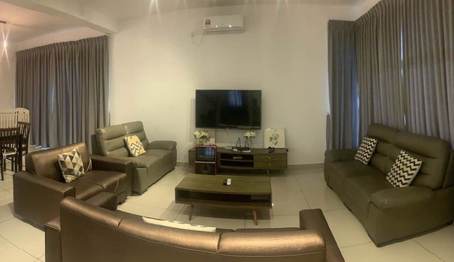 Hom Villa 16-25 pax