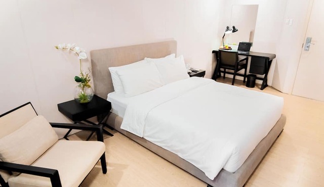 Green Sun Hotel in Makati