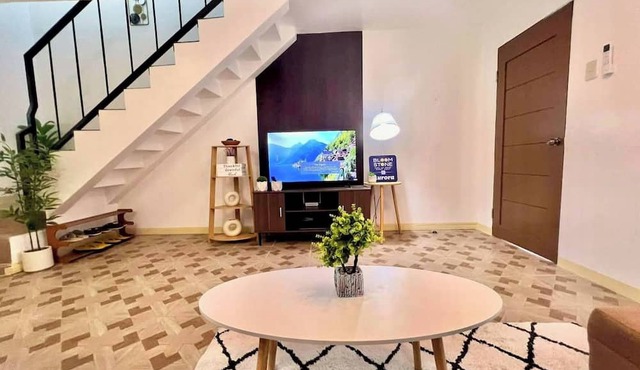 Bloomstone - 2BR Town House Aurora - Dumaguete in Sibulan