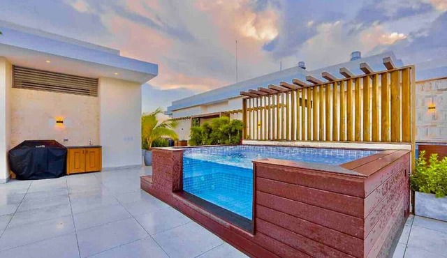 Luxury Upscale City Center Condo, Rooftop Terrace, Jacuzzi, Stunning City Views in Santo Domingo