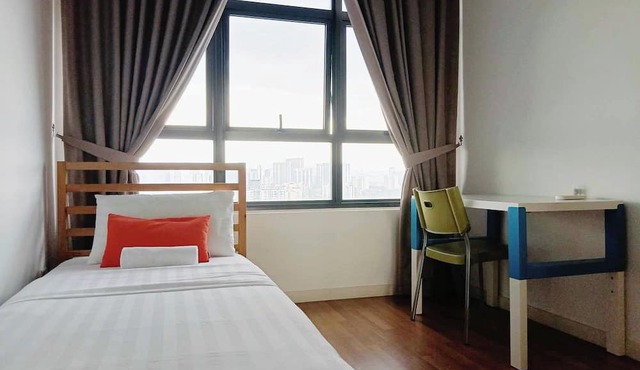 The OakHome Lakecity @ KL Taman Wahyu 3-bedroom Poolview! in Batu Caves