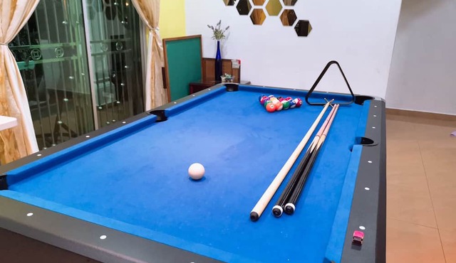 Comfy Corner House 4BR @10 mins legoland 10-16pax in Taman Seri Orkid