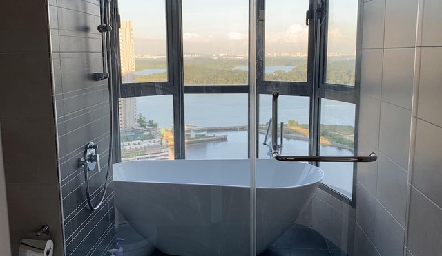 Teega Residence,20+floor, sea&pool view, near HelloKityland, Legoland,Gleneagle in Nusajaya