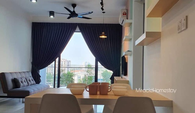 ❤️ Family & Group | Superb Poolview | PG Sentral #8pax ❤️ in Kampung Bagan Dalam