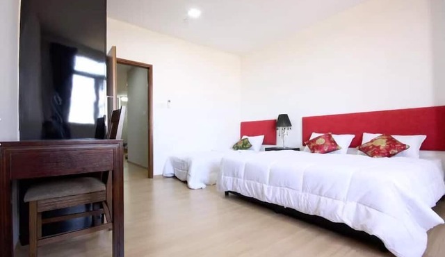 BTQH Seaview@Island Plaza 118 in George Town