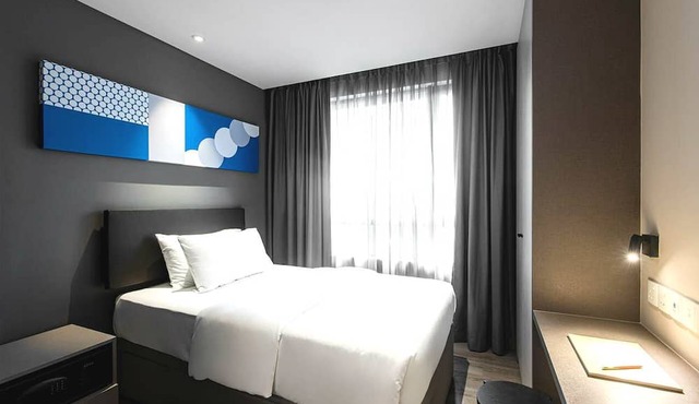 【2 Bedrooms】near LRT & Mall -A