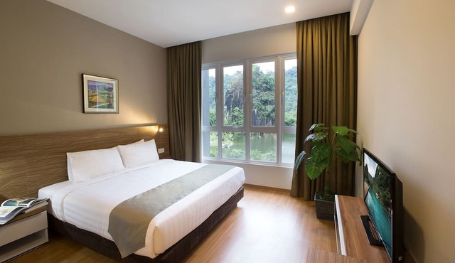 3 Bedroom Lakeview Executive Deluxe #4 in Ipoh
