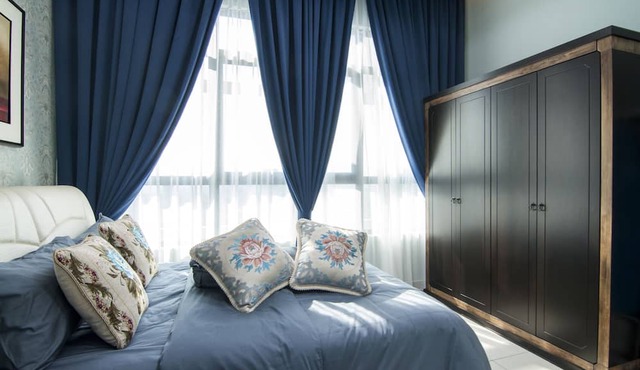 El Conezion Penthouse | Top floor | Golf course view | Wi-Fi & Netflix provided in IOI Resort City