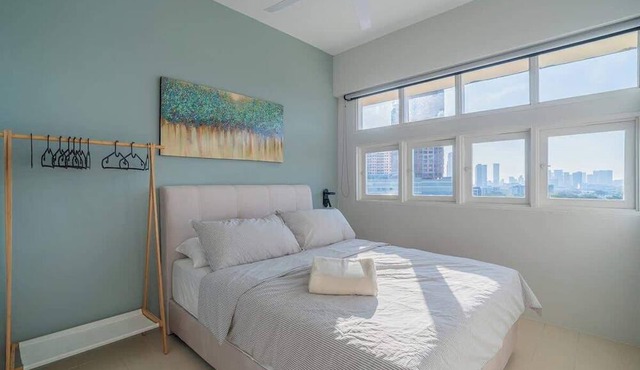 Spacious 3BR Retreat Near Gurney Drive in George Town
