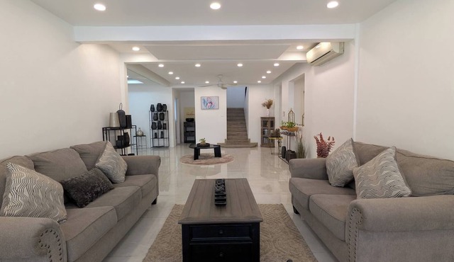 Luxury Tropical Bungalow in Damansara Golden Core in Kuala Lumpur