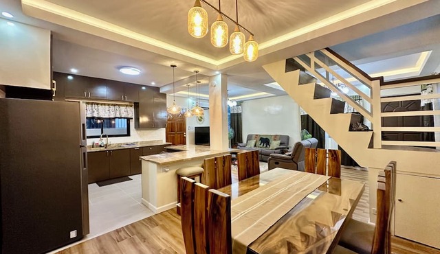BethShalom Guest House by Jeff and Malou, 4 Bedrooms and 2 Bathrooms