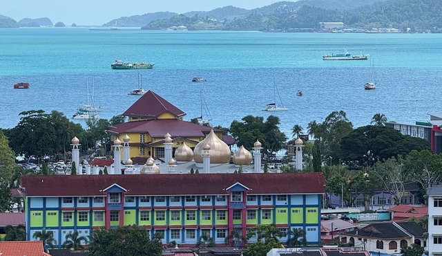 Magnificent Sea and Forest Views. Perfect for Families! Halal Unit