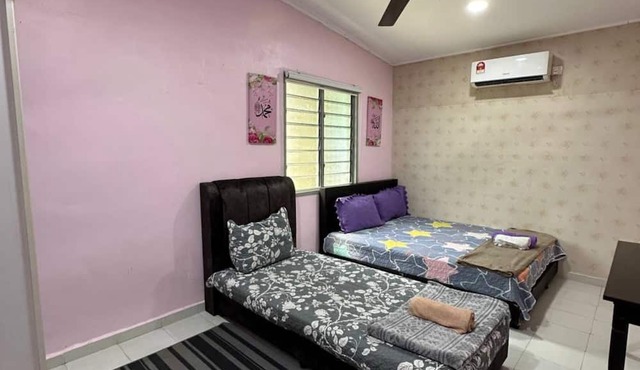 2-bedroom house 170 metre Seaview Homestay enchanting Mersing with swimming pool in Mersing
