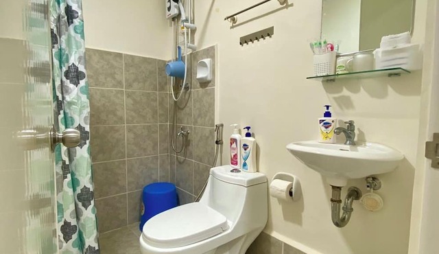 Cozy studio with WiFi, and free pool access in enchanting Nuvali in Calamba