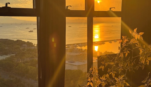 🌅 Staycation at Manila Bay | Pet-Friendly Premium Condos w/Pool & Netflix in Pasay City