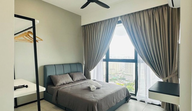 Urban Suites Cozy Home with Netflix & Boardgames in George Town
