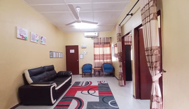 Charming 3-bedroom house with WiFi, AC, family-friendly in superb Shah Alam in Shah Alam
