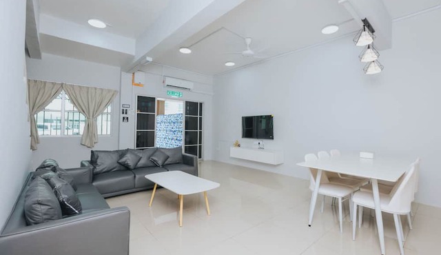 3-bedroom house in lovely Ranau with WiFi, AC. Start your adventure lot 15 in Ranau